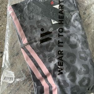 NWT Peloton Non Stop Cheetah size L